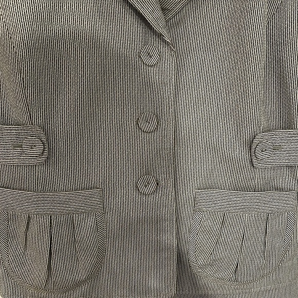 Striped suit - Picture 4 of 8